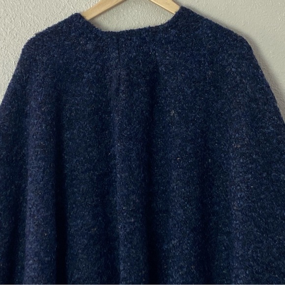 Blarney Woolen Mills soft wool poncho - Picture 6 of 12